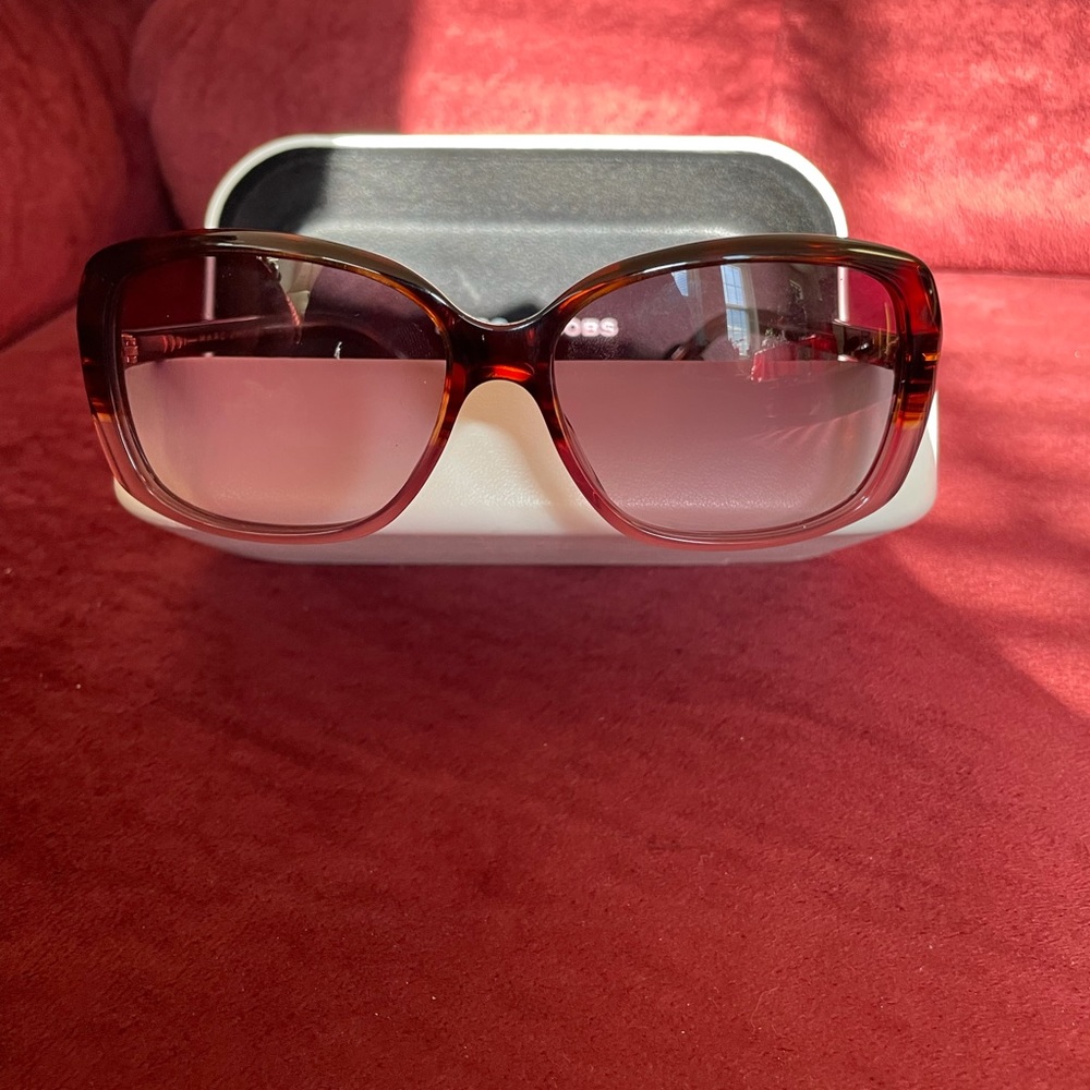 Brand new and never worn Marc Jacobs sunglasses!!!